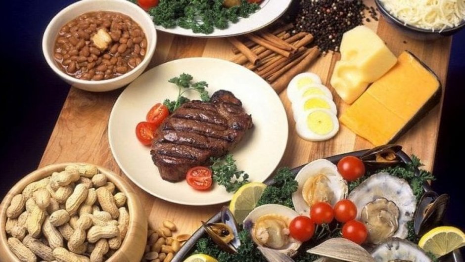 Los alimentos altos en zing pueden fortalecer el sistema inmune. 